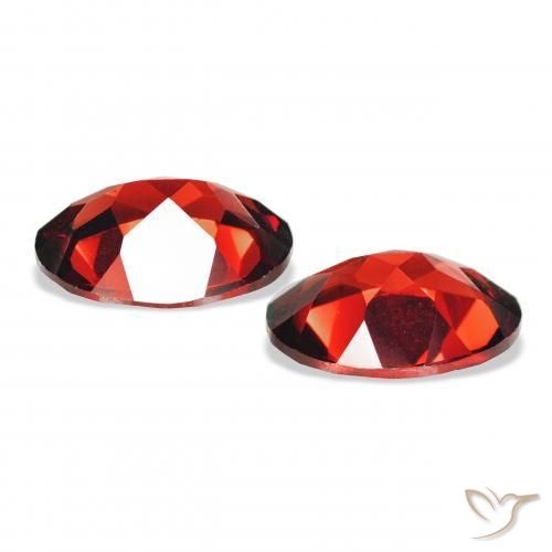 Pedras preciosas de Granada Almandina Vermelho escuro natural de 3.95 ct, oval, VVS-VS