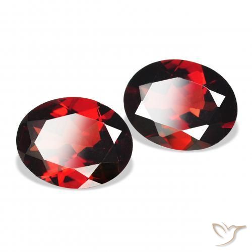 Pedras preciosas de Granada Almandina Vermelho Sangue Profundo natural de 3.81 ct, oval, VVS-VS