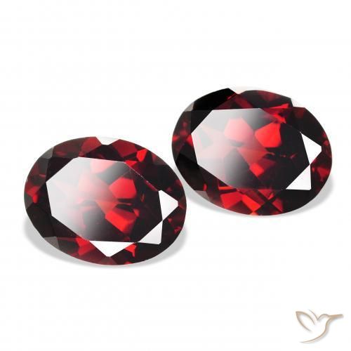 Pedras preciosas de Granada Almandina Vermelho escuro natural de 4.61 ct, oval, VVS-VS