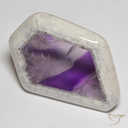 Fatia de geodo de ametista multicolorido natural 69,57ct, forma extravagante, transparente