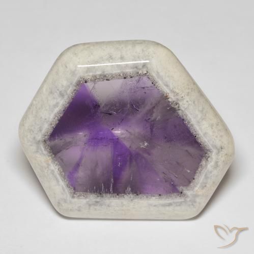Fatia de geodo de ametista multicolorido natural 66,39ct, forma extravagante, transparente