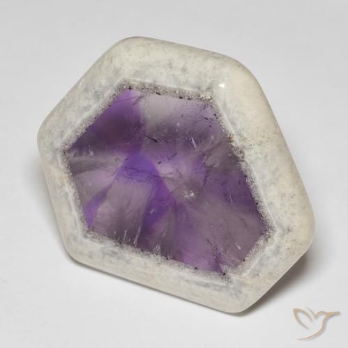 Fatia de geodo de ametista multicolorido natural 66,39ct, forma extravagante, transparente