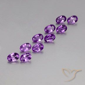 Pedras preciosas de Ametista Violeta arroxeado médio-escuro natural de 4.11 ct, oval, VVS-VS