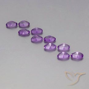 Pedras preciosas de Ametista Violeta arroxeado médio-escuro natural de 4.11 ct, oval, VVS-VS