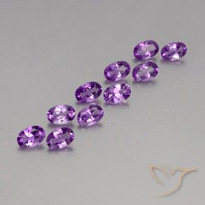 Pedras preciosas de Ametista Violeta arroxeado médio-escuro natural de 3.93 ct, oval, VVS-VS