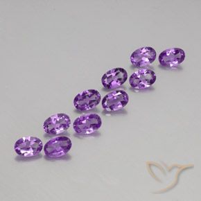 Pedras preciosas de Ametista Violeta arroxeado médio-escuro natural de 3.97 ct, oval, VVS-VS