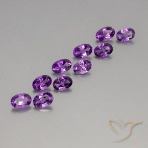 Pedras preciosas de Ametista Violeta arroxeado médio-escuro natural de 3.92 ct, oval, VVS-VS