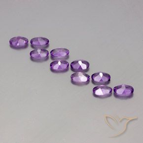 Pedras preciosas de Ametista Violeta arroxeado médio-escuro natural de 3.84 ct, oval, VVS-VS