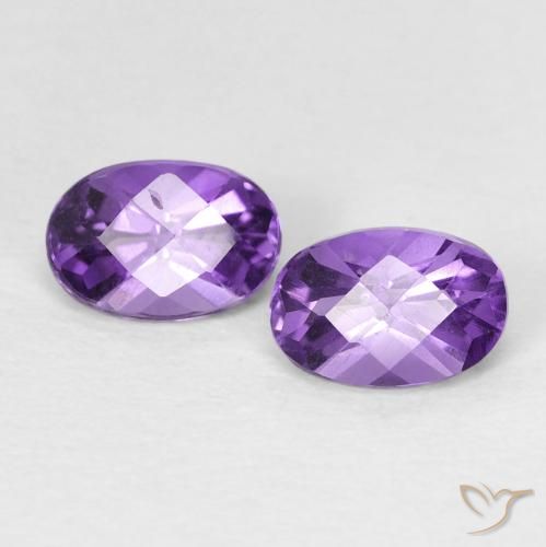 Pedras preciosas de Ametista Violeta Vívido natural de 0.92 ct, oval, VS