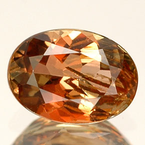 Andaluzita multicolorido natural 0,56ct, corte oval, VVS-VS
