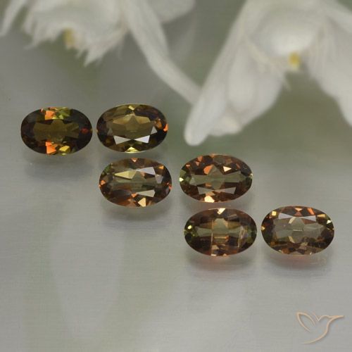 2.36ctw Natural Multicolorido Andaluzita, oval, VVS-VS