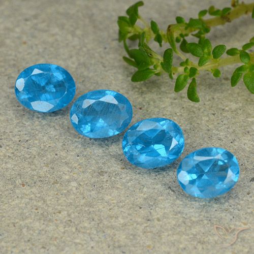 1.33ctw Natural Azul médio Apatita, oval, VS