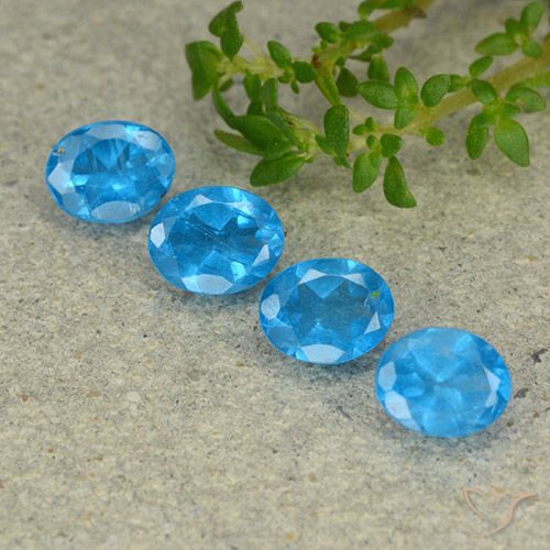 1.28ctw Natural Azul médio Apatita, oval, VS