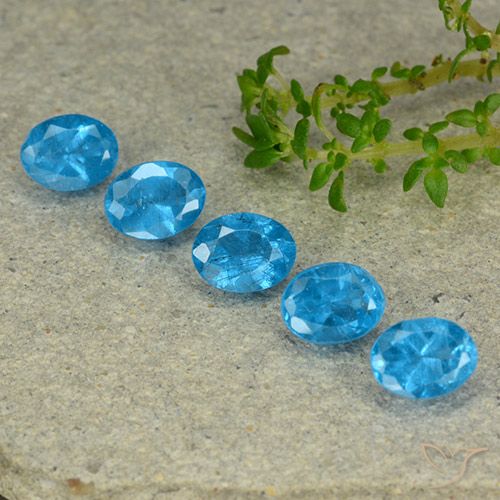 1.87ctw Natural Azul Apatita, oval, VS