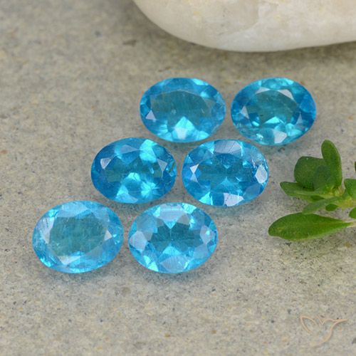 1.90ctw Natural Azul médio Apatita, oval, VS