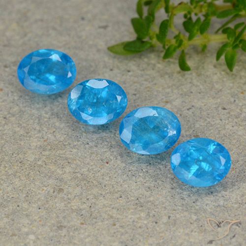 1.62ctw Natural Azul Azure Intenso Apatita, oval, VS