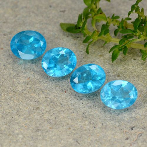 1.57ctw Natural Azul médio Apatita, oval, VS