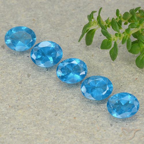 1.74ctw Natural Azul Apatita, oval, VS