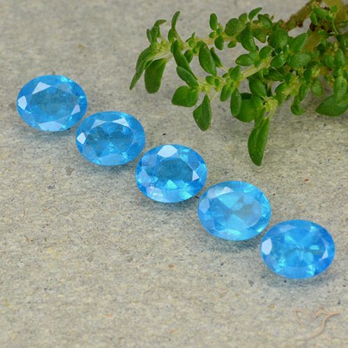 1.90ctw Natural Azul Apatita, oval, VS