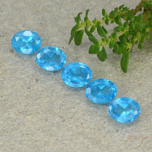 1.64ctw Natural Azul Apatita, oval, VS