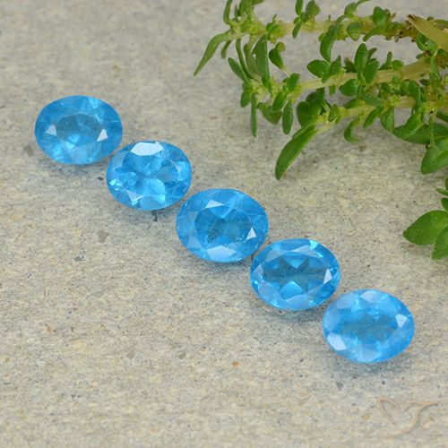 1.63ctw Natural Azul Azure Intenso Apatita, oval, VS
