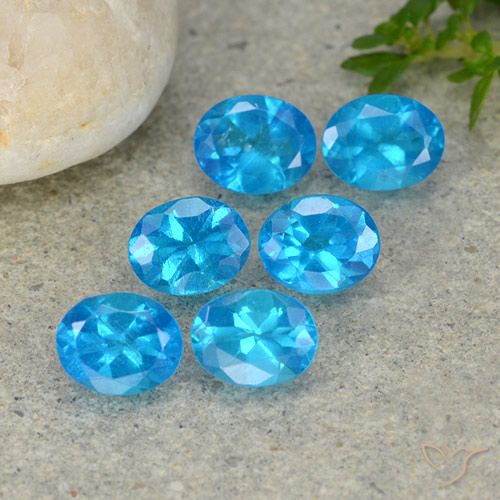 2.24ctw Natural Azul Apatita, oval, VS