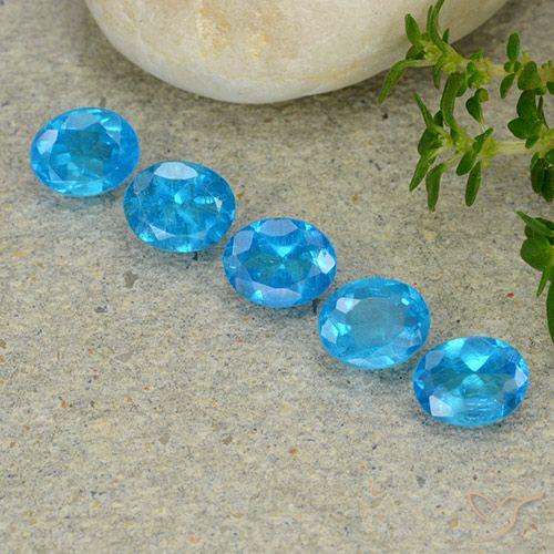 1.78ctw Natural Azul médio Apatita, oval, VS