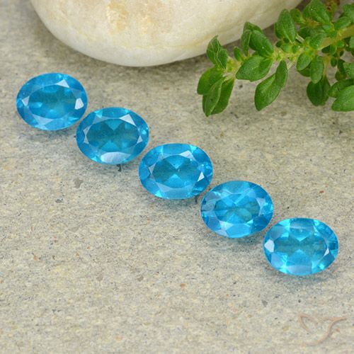 1.89ctw Natural Azul Apatita, oval, VS