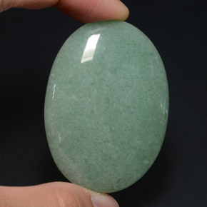 Aventurina verde natural 102,50ct, corte oval, opaco