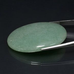 Aventurina verde natural 102,50ct, corte oval, opaco