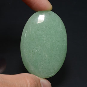 Aventurina verde natural 65,37ct, corte oval, opaco
