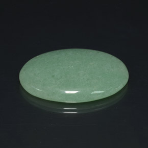 Aventurina verde natural 65,37ct, corte oval, opaco