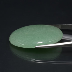 Aventurina verde natural 65,37ct, corte oval, opaco