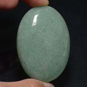 Aventurina verde natural 106,85ct, corte oval, opaco