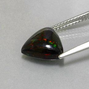 Opala negra multicolorido natural 1,88ct, trillion, opaco