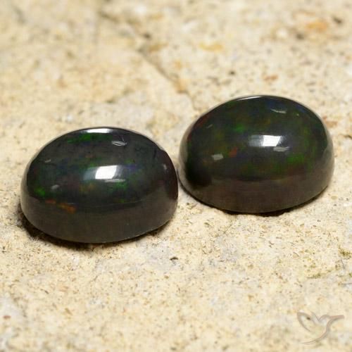Pedras preciosas de Opala negra Multicolorido natural de 3.64 ct, oval, Translúcido