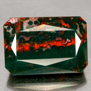Pedra de sangue verde natural 12,46ct, corte esmeralda, opaco