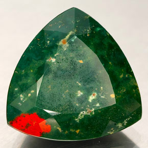 Pedra de sangue verde natural 12,83ct, trillion, opaco