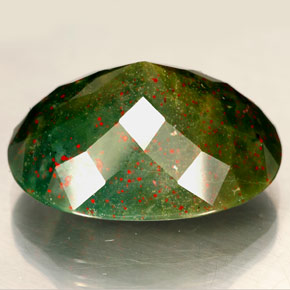 Pedra de Sangue verde manchado Natural 31.65ct, Corte Oval, Opaco