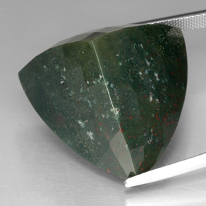 Pedra de sangue verde natural 62,13ct, trillion, opaco
