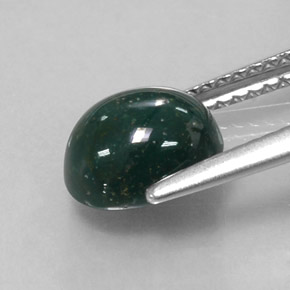 Pedra de sangue verde manchado natural 1,90ct, corte oval, opaco