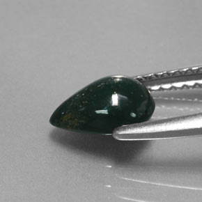 Pedra de sangue verde natural 0,70ct, formato de pêra, opaco