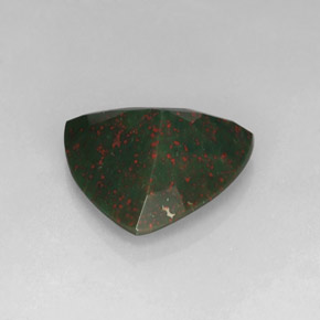 Pedra de sangue verde natural 8,88ct, trillion, opaco