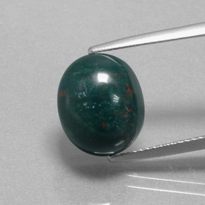 Pedra de sangue verde natural 6,77ct, corte oval, opaco