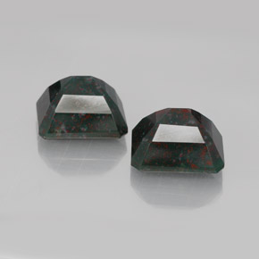 Pedras preciosas de pedra de sangue verde natural de  ct, corte esmeralda, opaco