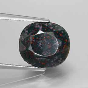 Pedra de sangue verde natural 6,30ct, corte oval, opaco
