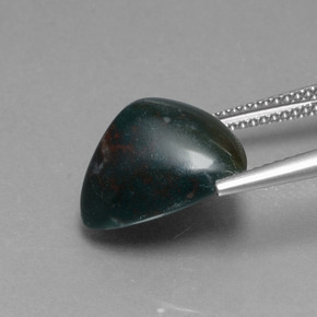 Pedra de sangue verde natural 7,39ct, trillion, opaco