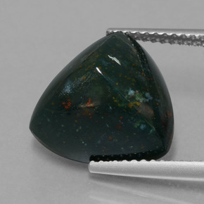 Pedra de sangue verde natural 7,65ct, trillion, opaco