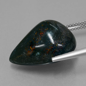 Pedra de Sangue verde manchado Natural 17.38ct, Formato de pêra, Opaco