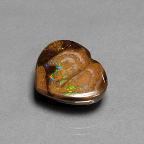 Opala boulder multicolorido natural 10,28ct, formato de coração, opaco